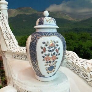 Vintage Chinese Porcelain Temple / Ginger Jar